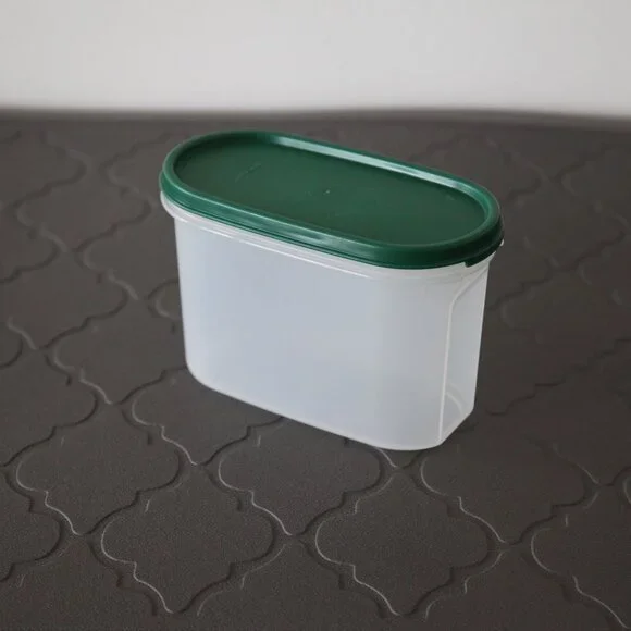 4 3/4 cups Tupperware Container - Picture 5 of 10